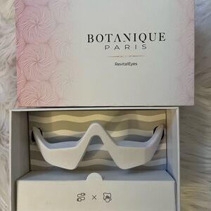 Botanique Paris RevitalEyes Red Light & Micro Current Device for Under Eye Area